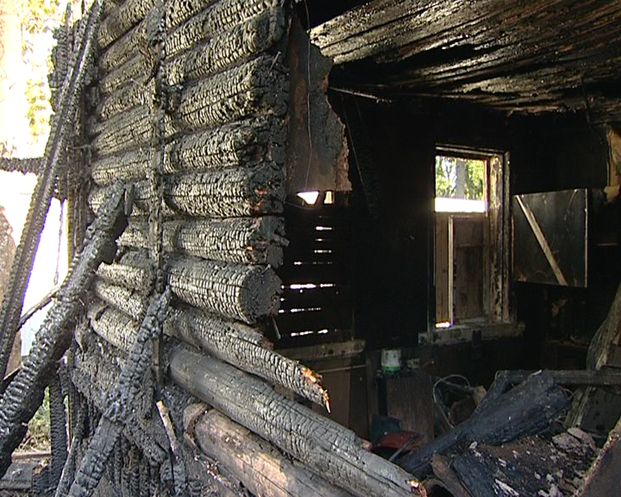 В Пудости огонь уничтожил жилой дом